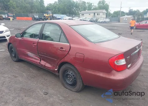 2002 Toyota Camry Xle z USA, uszkodzony, nr VIN 4T1BE32K82U029439